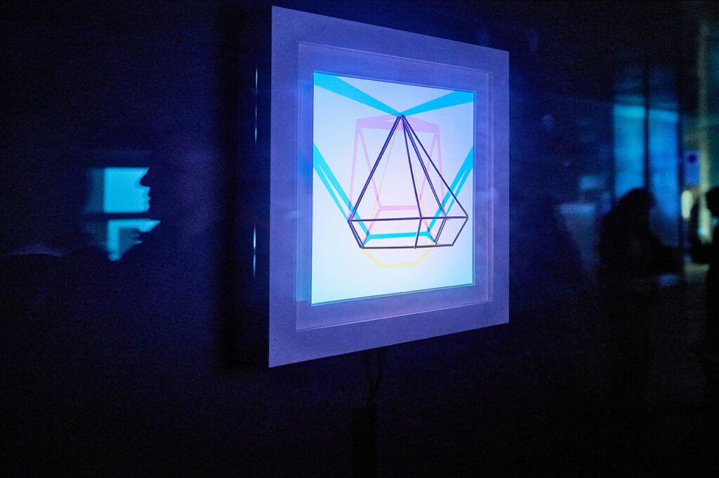 A glowing frame is extended by the wireframe of a diamond.