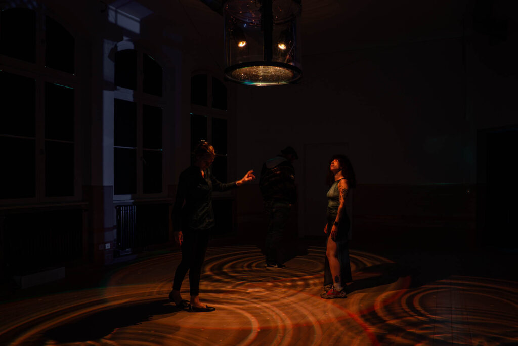 LIQUID LENS – immersive Licht- und Klanginstallation von Alessandro Lupi, NEBULA Art Space Beelitz-Heilstätten