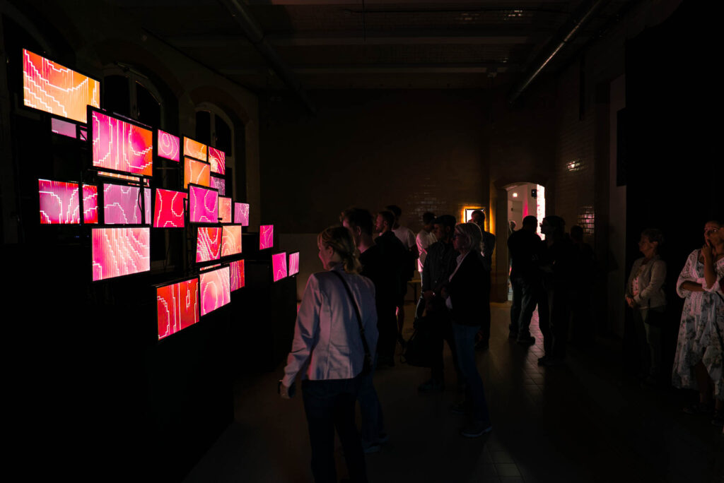 DIGITAL MIRROR – immersive Licht- und Klanginstallation von Xenorama, NEBULA Art Space Beelitz-Heilstätten