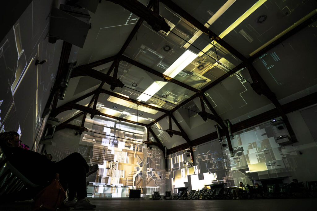 DREAMING ARCHITECTURE – immersive Licht- und Klanginstallation von Xenorama, NEBULA Art Space Beelitz-Heilstätten